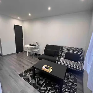  Appartement Beau T2 A Proche Rer B.