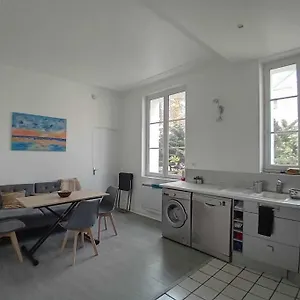  Appartement Charmant Deux Pieces A Arcueil, Mitoyen A La Maison Des Examens